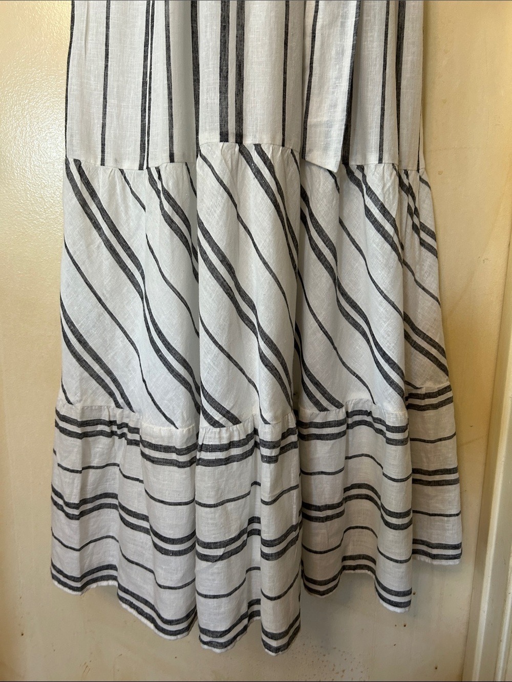 Dkny Sleeveless V-Neck Striped Maxi Dress in White and Black size 4 - Picture 7 of 14